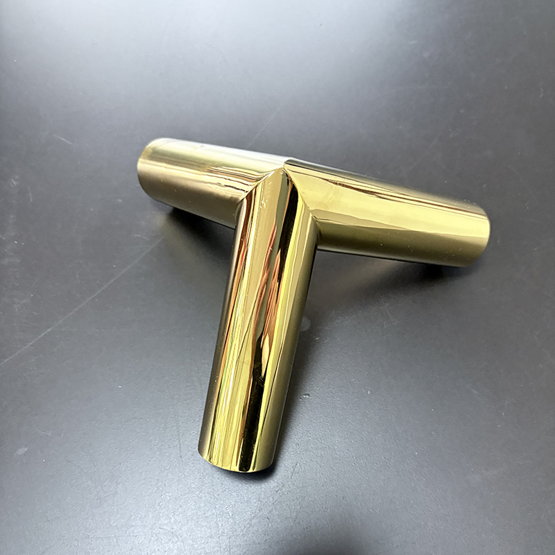 Zotye roestvrijstalen goud geëlektropleerde driehoekige drie-Dimensionaal holle stand ornament