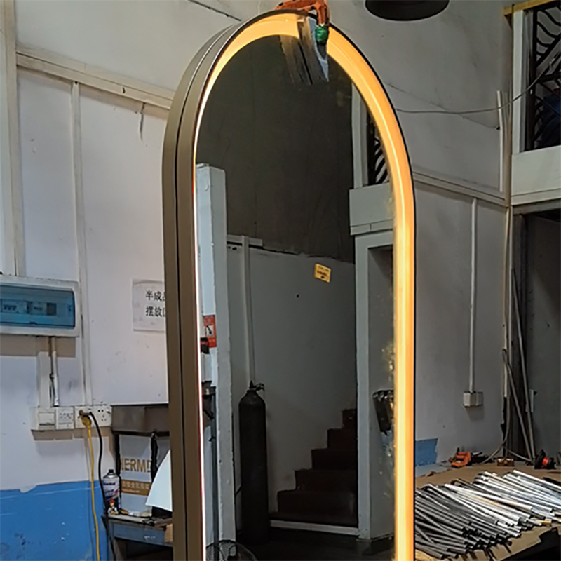 Zotye roestvrij staal geïntegreerde lamp en aanpasbare geëlektroplateerde roestvrijstalen slimme spiegel